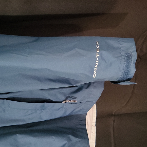 Columbia raincoat Men's size LG. Navy Blue color. - Picture 3 of 5
